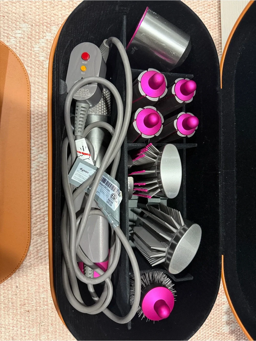 Dyson Airwrap Complete Set - gently used - Picture 3 of 6